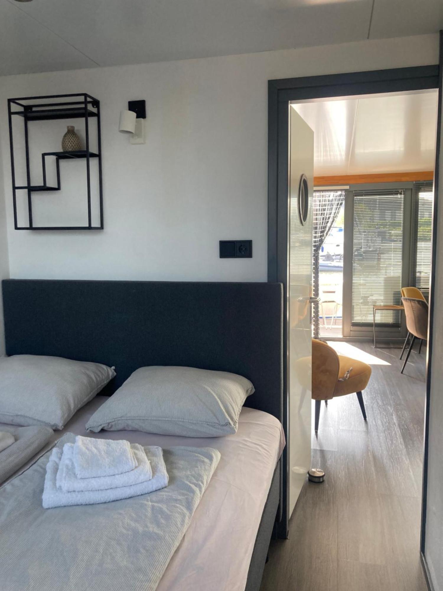 Houseboat De Amstel Hotel Monnickendam Eksteriør billede