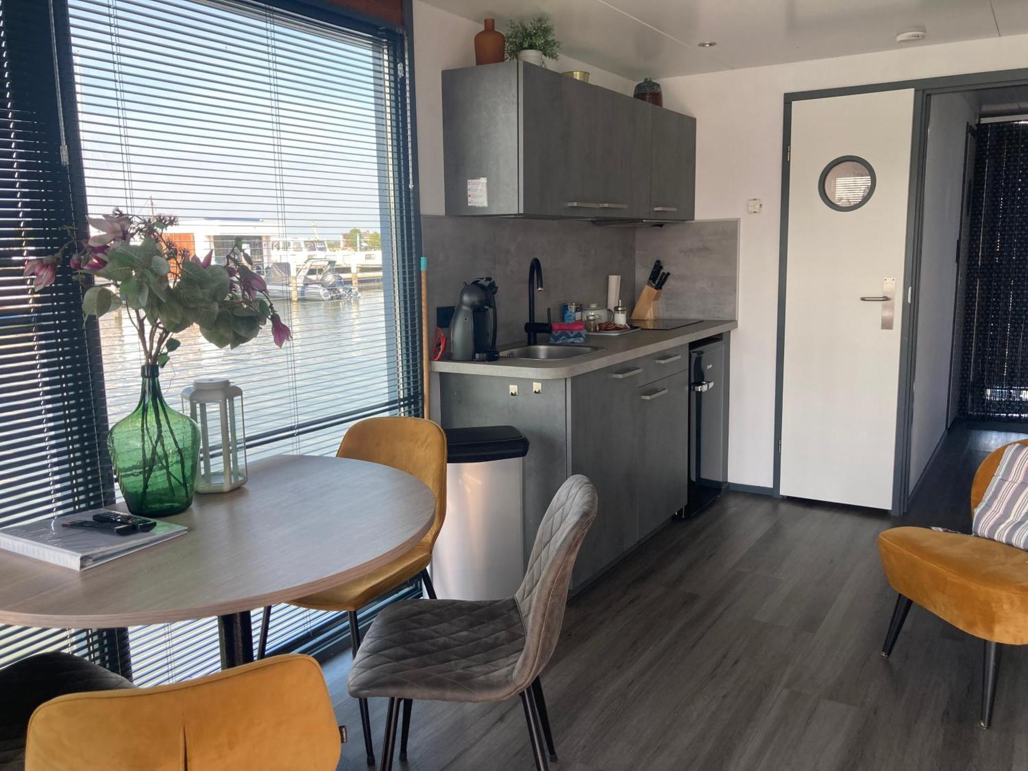 Houseboat De Amstel Hotel Monnickendam Eksteriør billede